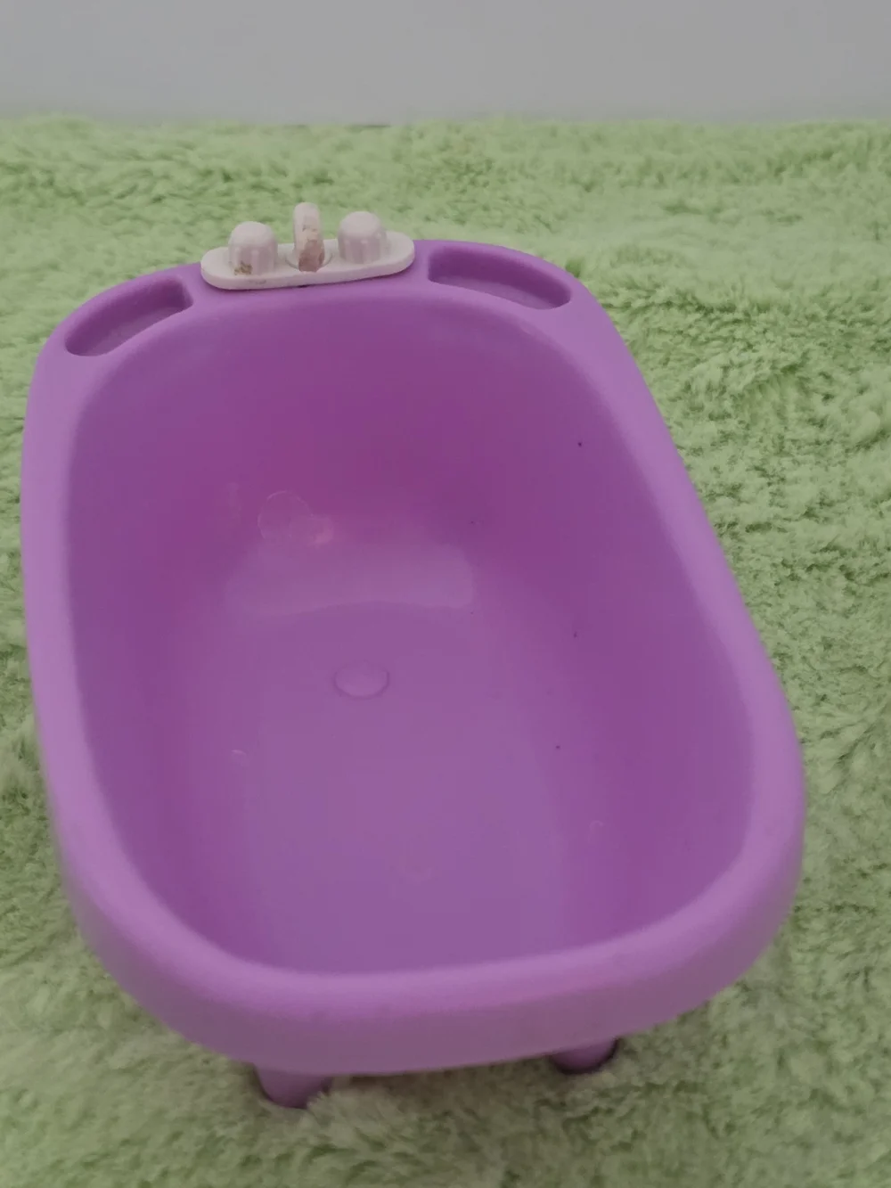 Dollhouse Tub Small Enough For Kelly Doll Not Included